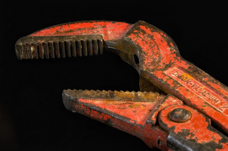 plombier-LA CADIERE D AZUR-min_pipe-wrench-318084